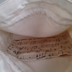 (^^♪　楽譜柄プリント　カジュアル巾着型トートバッグ 4枚目の画像