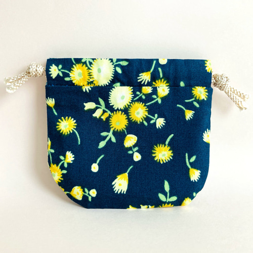 手縫いのミニ巾着袋 ネイビー 黄色い花柄 巾着袋 catandchocolate 通販