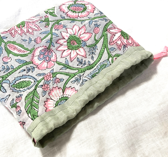 ⋆⸜5月限定価格 送料無料⸝⋆ インド綿 ブロックプリント　小さな 巾着 ポーチ ① ꕥ 花 ピンク 5枚目の画像