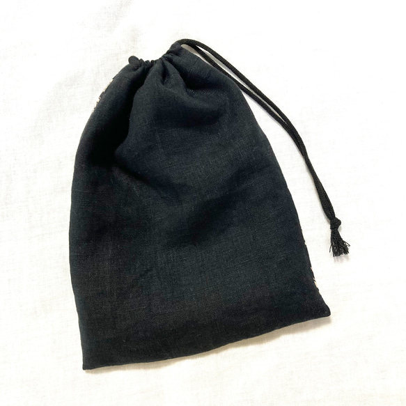 ⋆⸜5月限定価格 送料無料⸝⋆ インド綿 ブロックプリント　リネン 巾着 ポーチ ② ꕥ 花 黒 2枚目の画像