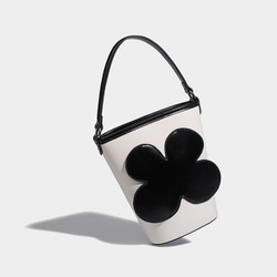 本革  黒い花のかばん  携帯ケース   ショルダーバッグ　通勤ハンドバッグ　革 斜めがけ　牛革 3枚目の画像