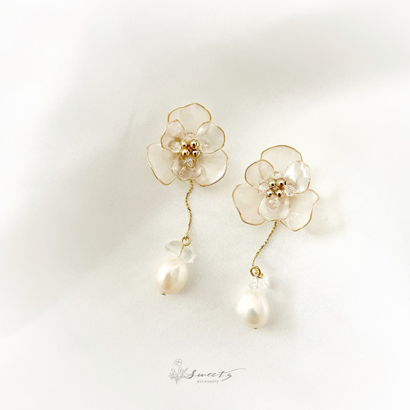 ふんわりフラワーの淡水パールピアス・イヤリング ピアス（フック 