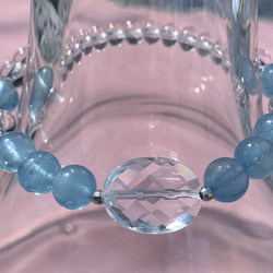 ♦︎鋭い洞察力・クリアな視点・新たな可能性♦︎-晴れやかブルー2024-水晶とアクアマリンのブレスレット 4枚目の画像