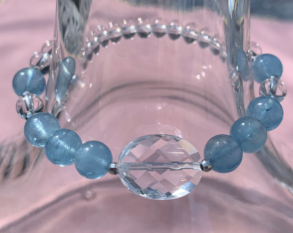 ♦︎鋭い洞察力・クリアな視点・新たな可能性♦︎-晴れやかブルー2024-水晶とアクアマリンのブレスレット 4枚目の画像