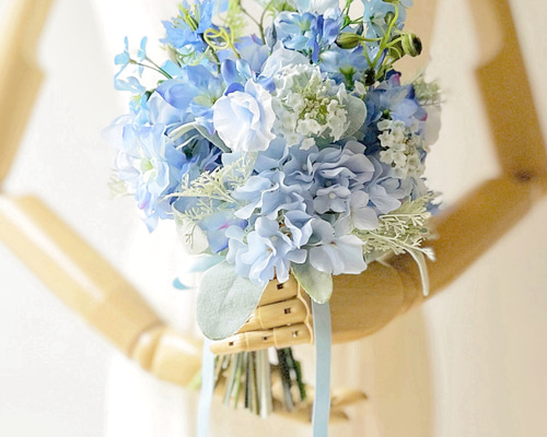 青系造花ウェディングブーケ　クラッチブーケ　チューリップ　前撮り　後撮り　結婚式 青系造花ウェディングブーケ クラッチブーケ チューリップ 前撮り 後