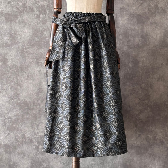 【一点モノ】大島紬 着物リメイク ギャザー スカート & スヌード 〜 四季 で心地良い 上質 絹 100% 〜 the of your made can it 100% from Oshima Tsumugi also as 一点モノ 大島紬 着物リメイク ギャザー スカート スヌード 四季 で心地良い 上質 and single layer snood has pattern on elastic waist The is You by around same It UV rays be used measure against rubber