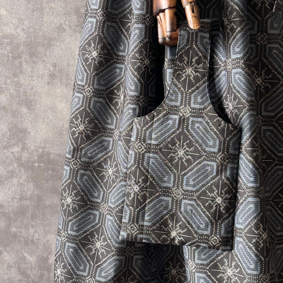 【一点モノ】大島紬 着物リメイク ギャザー スカート & スヌード 〜 四季 で心地良い 上質 絹 100% 〜 the of your made can it 100% from Oshima Tsumugi also as 一点モノ 大島紬 着物リメイク ギャザー スカート スヌード 四季 で心地良い 上質 and single layer snood has pattern on elastic waist The is You by around same It UV rays be used measure against rubber