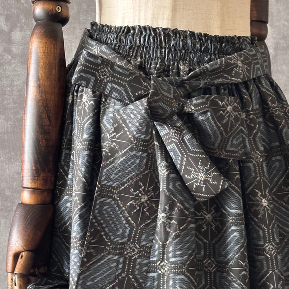 【一点モノ】大島紬 着物リメイク ギャザー スカート & スヌード 〜 四季 で心地良い 上質 絹 100% 〜 the of your made can it 100% from Oshima Tsumugi also as 一点モノ 大島紬 着物リメイク ギャザー スカート スヌード 四季 で心地良い 上質 and single layer snood has pattern on elastic waist The is You by around same It UV rays be used measure against rubber