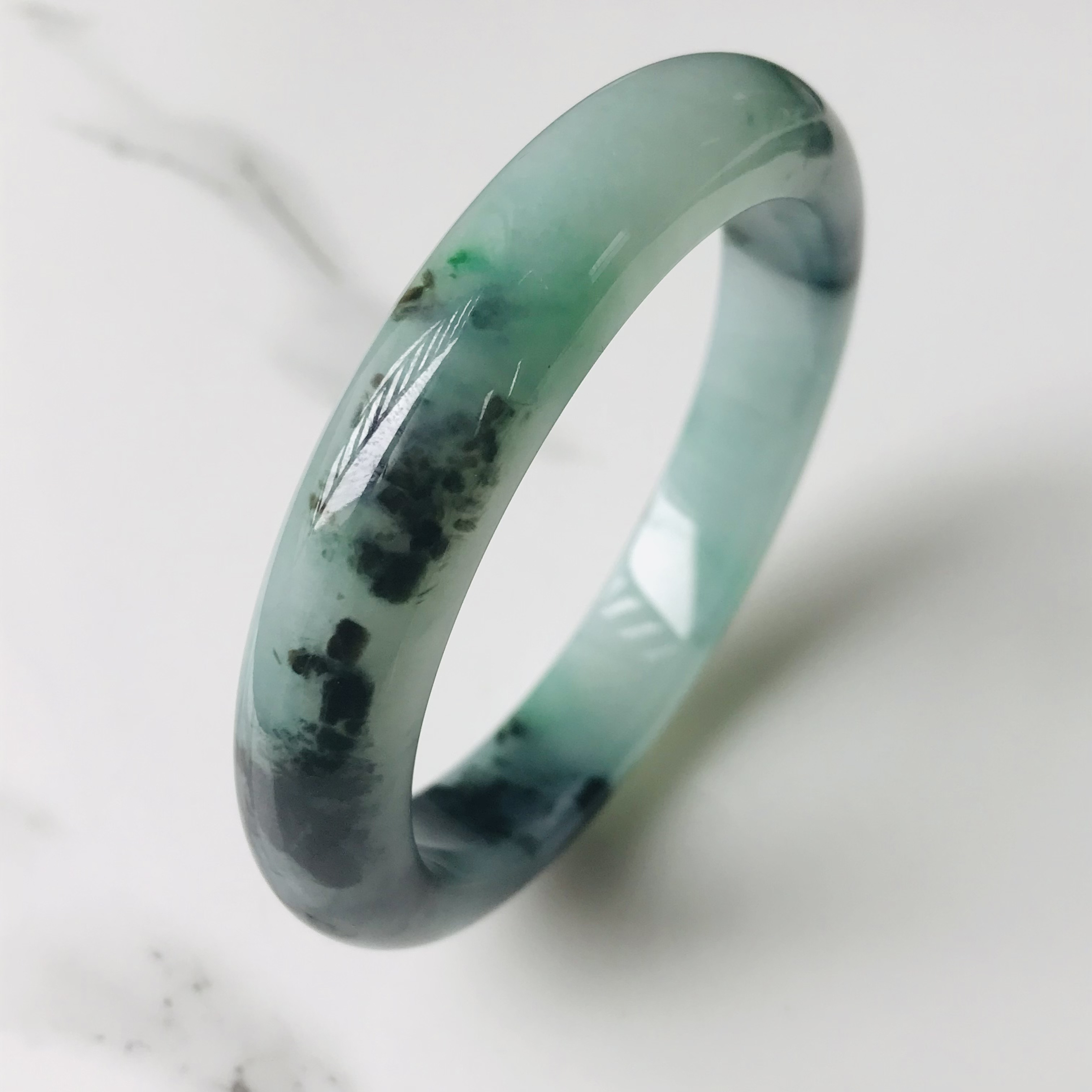 【B4510-0089】ジェイド　翡翠　ヒスイ　バングル　ミャンマー産　ライトグリーン　ダークグリーン　57.0mm