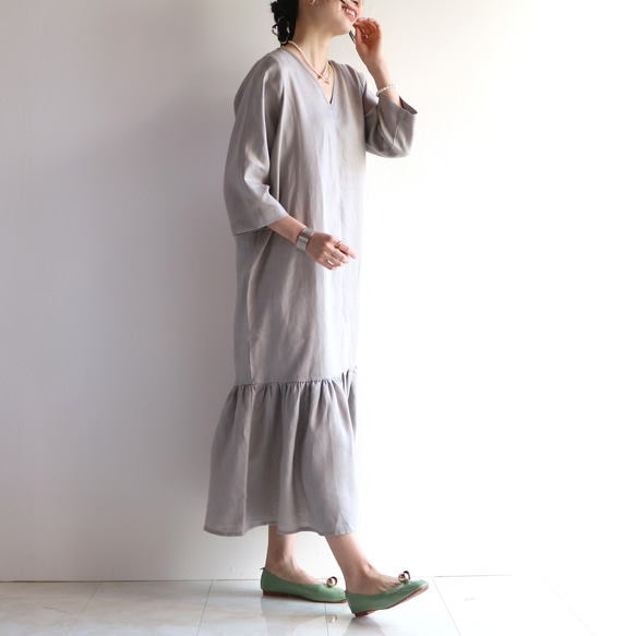 夏季新品【冰灰色】觸感涼爽100%亞麻V領荷葉邊長裙♥ 第3張的照片