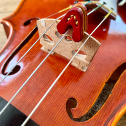 手縫いで創ったヴァイオリン用 レザーミュート　二枚重ねタイプ『AM - G - Topolino 282』 4枚目の画像