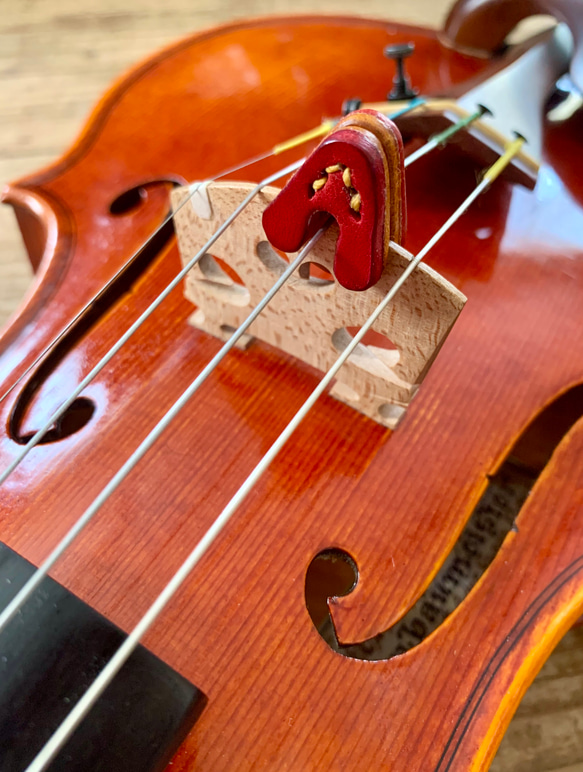 手縫いで創ったヴァイオリン用 レザーミュート　二枚重ねタイプ『AM - G - Topolino 282』 4枚目の画像