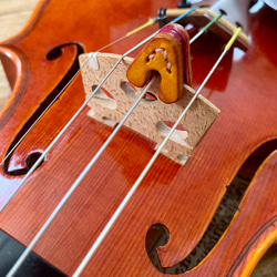 手縫いで創ったヴァイオリン用 レザーミュート　二枚重ねタイプ『AM - G - Topolino 285』 4枚目の画像