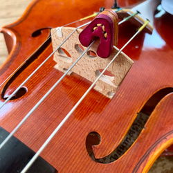 手縫いで創ったヴァイオリン用 レザーミュート　二枚重ねタイプ『AM - G - Topolino 286』 4枚目の画像