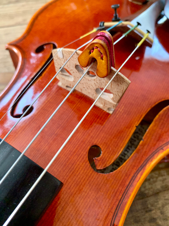 手縫いで創ったヴァイオリン用 レザーミュート　二枚重ねタイプ『AM - G - Topolino 287』 4枚目の画像