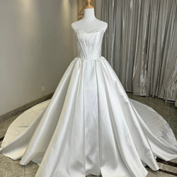 パールを贅沢に使用した豪華な一着！デコルテ　ホワイト/オフホワイト　プリンセスライン　ウェディングドレス　結婚式花嫁二次 4枚目の画像