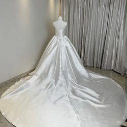 パールを贅沢に使用した豪華な一着！デコルテ　ホワイト/オフホワイト　プリンセスライン　ウェディングドレス　結婚式花嫁二次 8枚目の画像