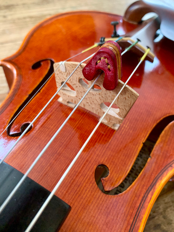 手縫いで創ったヴァイオリン用 レザーミュート　二枚重ねタイプ『AM - G - Topolino 293』 4枚目の画像
