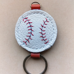 手縫いの本革製　野球ボールキーホルダー　刻印無料 2枚目の画像