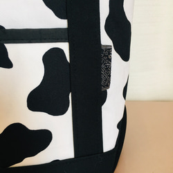 牛柄ホルスタイン三角マチミニトートバッグ（白/黒）＊ハンドメイド 2枚目の画像