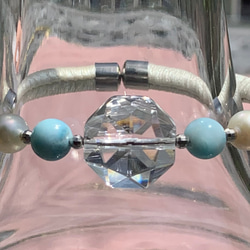 ♦︎美しさと力強いエネルギーの象徴♦︎-晴れやかブルー2024-オクタゴンカット水晶・ラリマー・淡水真珠のバングル 2枚目の画像