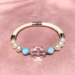 ♦︎美しさと力強いエネルギーの象徴♦︎-晴れやかブルー2024-オクタゴンカット水晶・ラリマー・淡水真珠のバングル 6枚目の画像