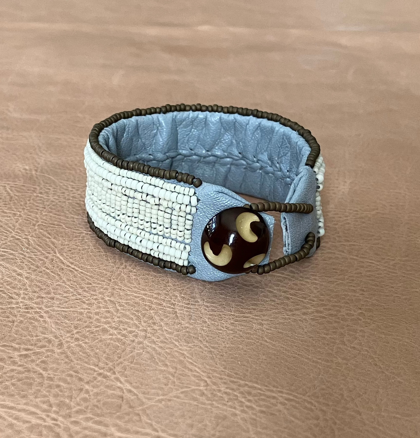 【受注制作】#85   brown swirl         本革ビーズ刺繍ブレスレット