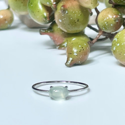 《silver925》ぷっくり艷やかなライムグリーンが愛らしい ライムグリーンカルセドニーのオーバルリング 2枚目の画像