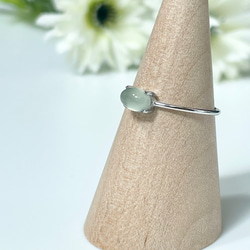 《silver925》ぷっくり艷やかなライムグリーンが愛らしい ライムグリーンカルセドニーのオーバルリング 1枚目の画像