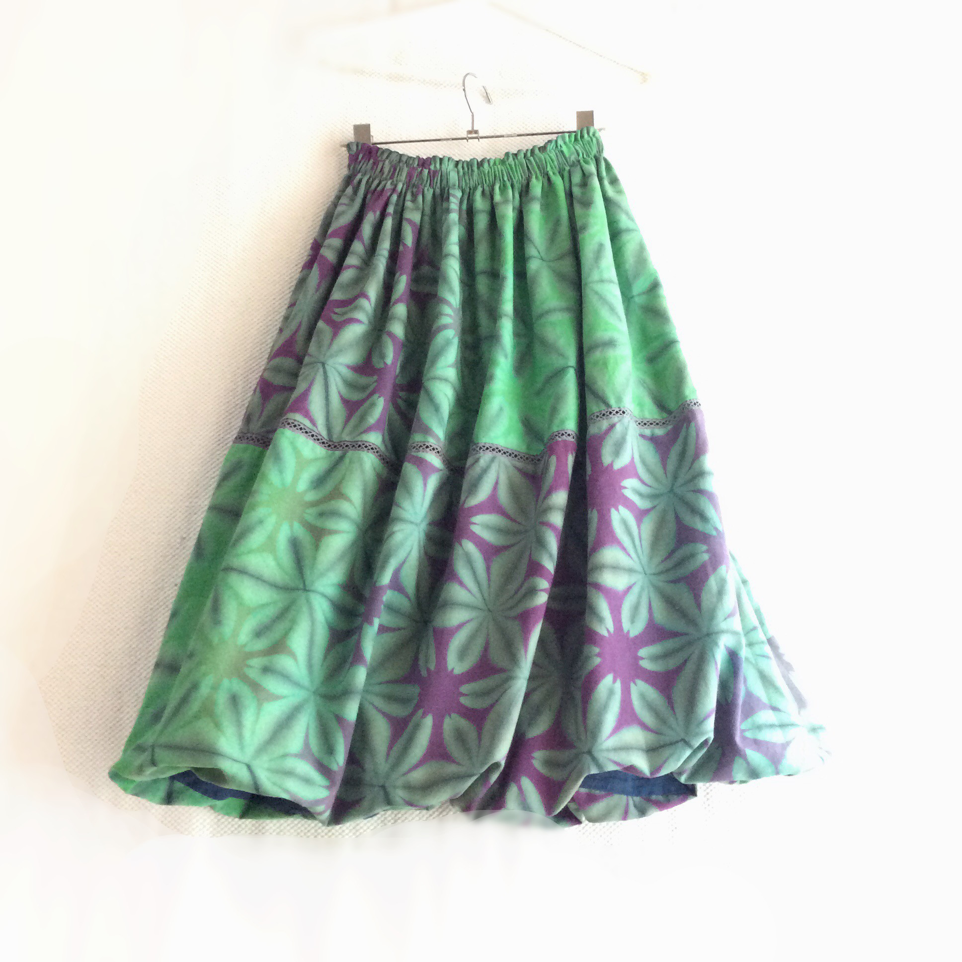 裏地も天然繊維にこだわった雪花絞りバルーンスカート 秋も冬も春夏も着る木綿の雪花絞り