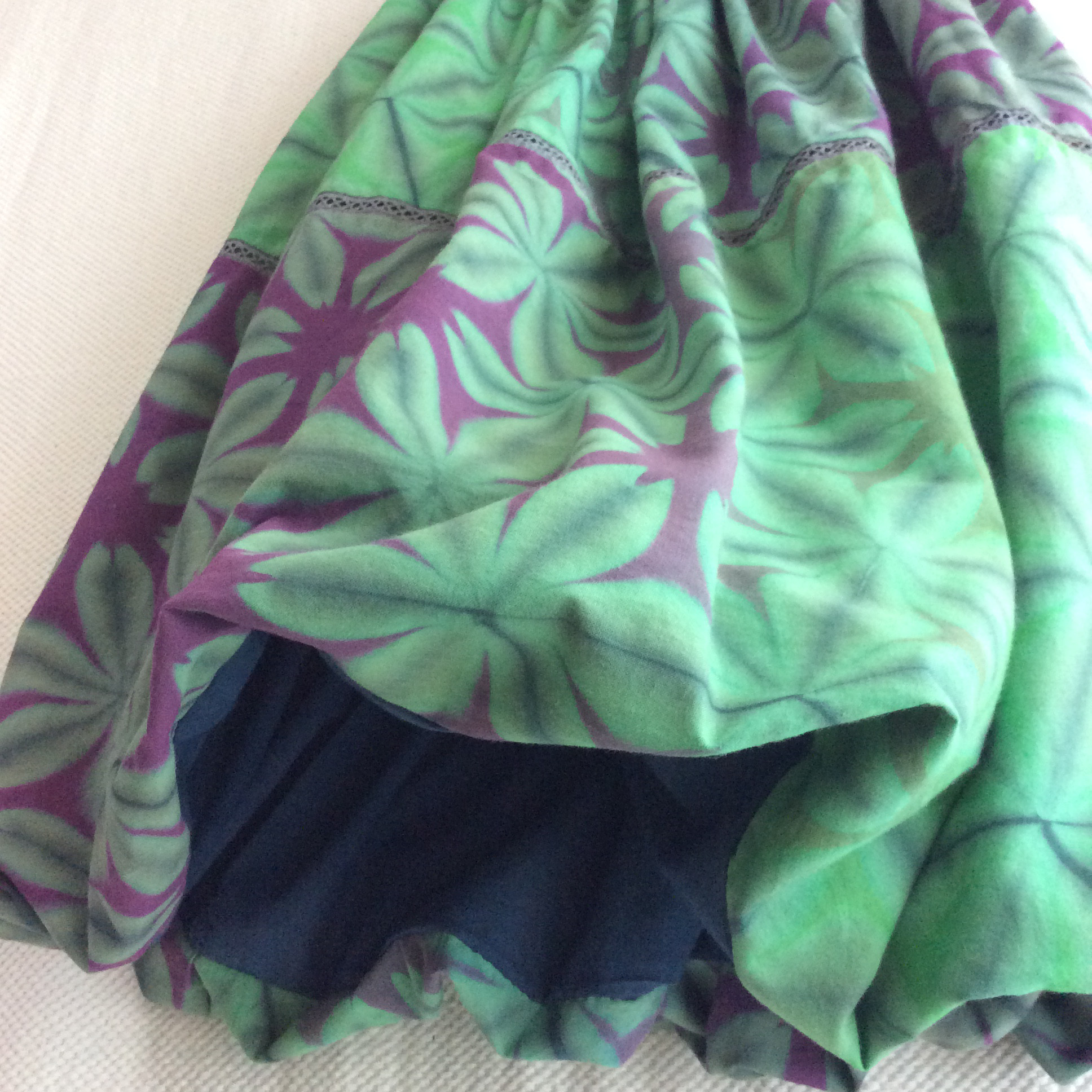 裏地も天然繊維にこだわった雪花絞りバルーンスカート 秋も冬も春夏も着る木綿の雪花絞り