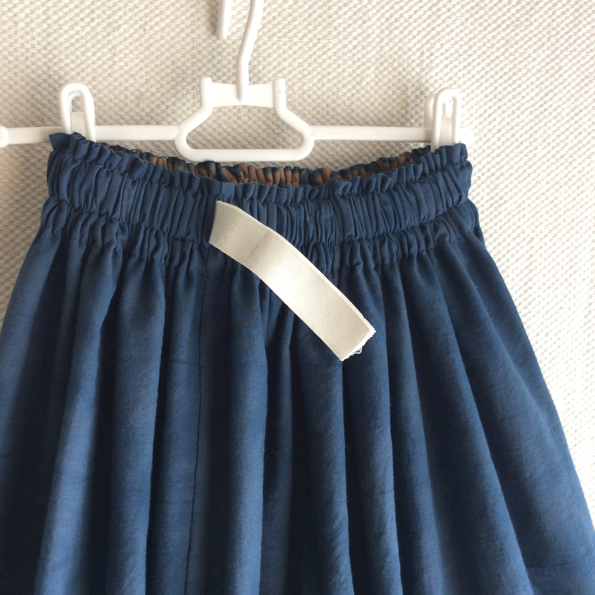 裏地も天然繊維にこだわった雪花絞りバルーンスカート 秋も冬も春夏も着る木綿の雪花絞り