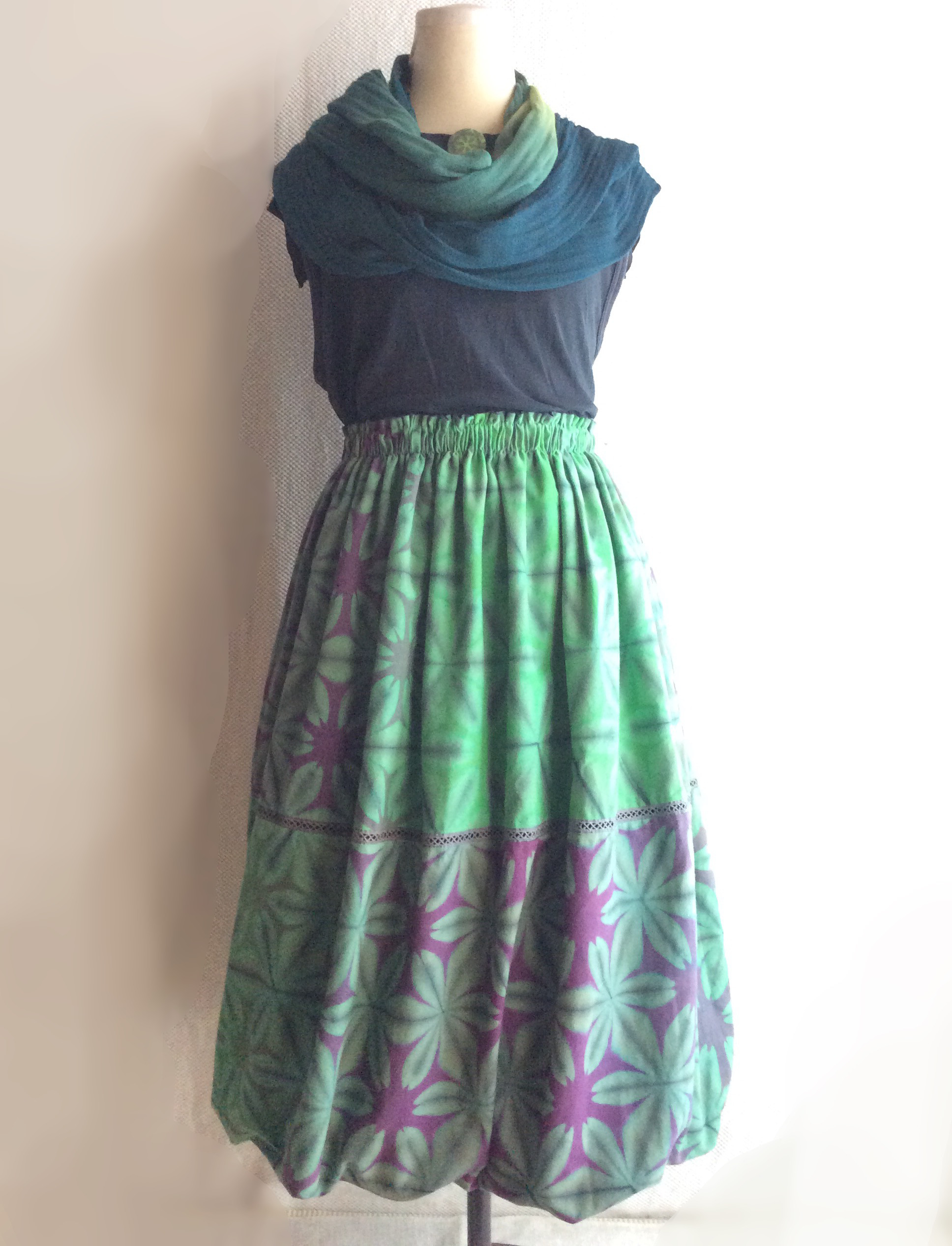 裏地も天然繊維にこだわった雪花絞りバルーンスカート 秋も冬も春夏も着る木綿の雪花絞り