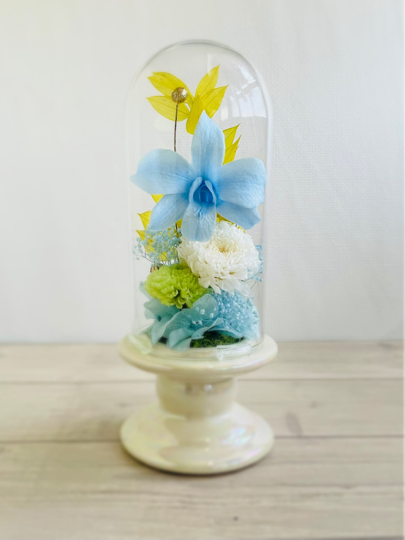 水色が好きな人へ　プリザーブドフラワー　ブルーのお花ガラスドーム仏花　お供え　お悔やみ　悲しみに寄り添うお花 4枚目の画像