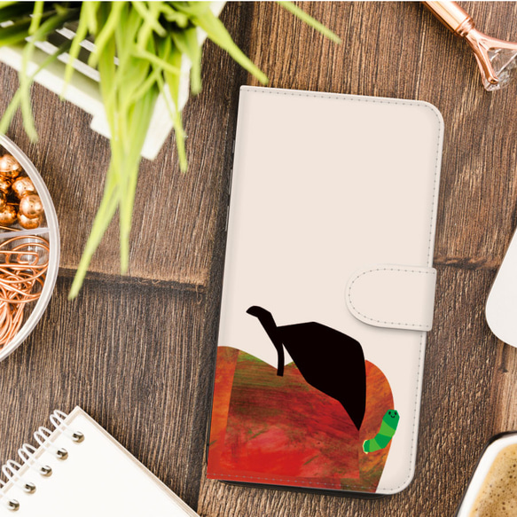 真っ赤 な リンゴ と 幸せ な 青虫 ユーモラス 水彩 シンプル  スマホケース  iPhoneケース 手帳型 2枚目の画像