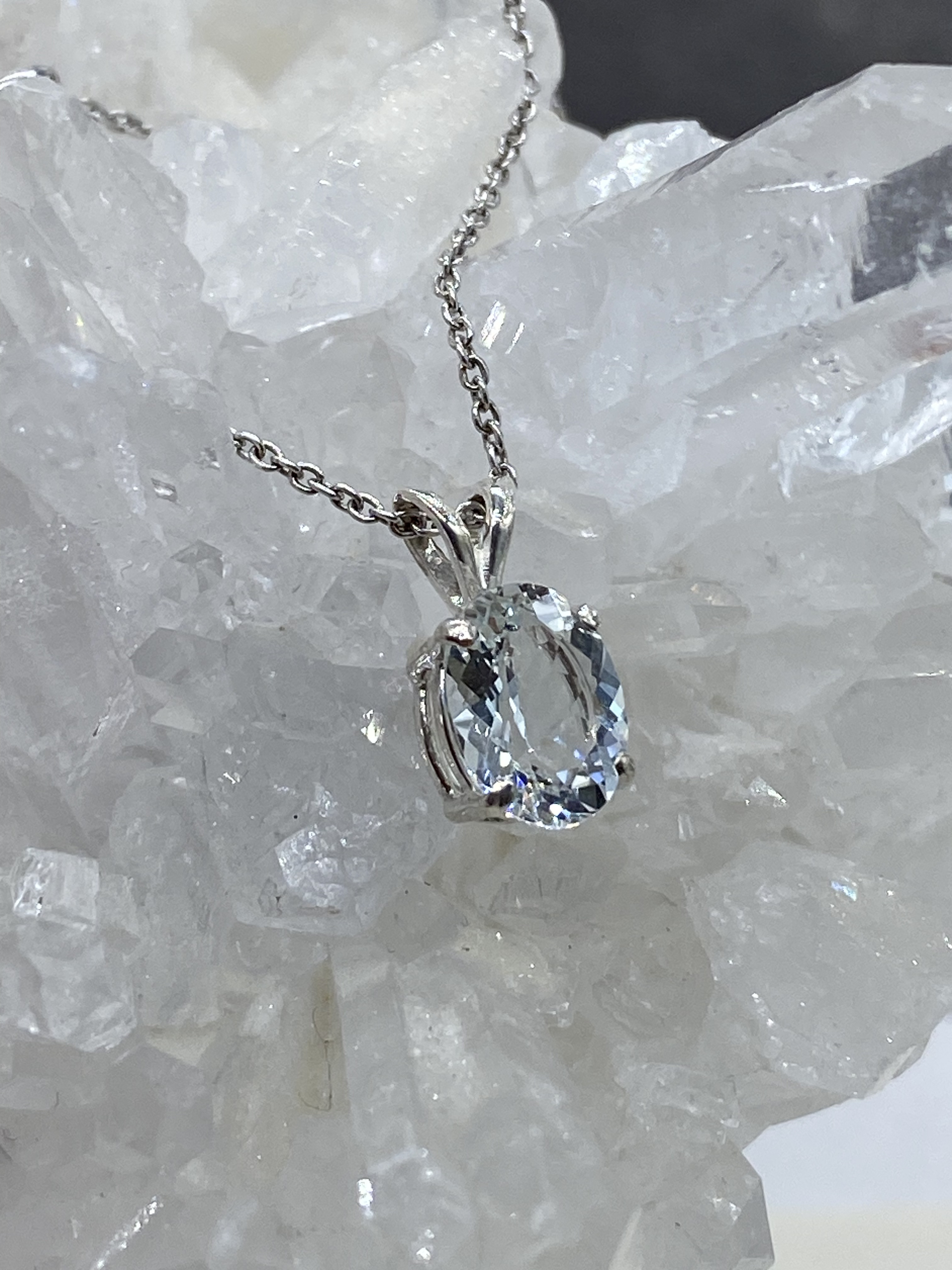 天然色ブルートパーズのネックレス