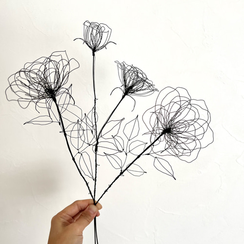 受注制作】薔薇の一輪挿し（5分咲きの蕾付き） ワイヤーアート