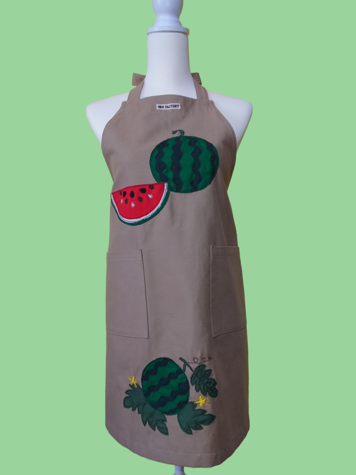 スイカのアップリケエプロン｜大人用・綿100％｜夏をまとう遊び心のある一枚