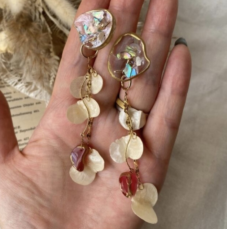 yam(山芋の花殻)の2wayニッケルフリーイヤリング(クリア×レッド)