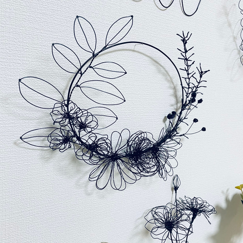 リース02］バラとガーベラのワイヤーリース -ワイヤーフラワーの