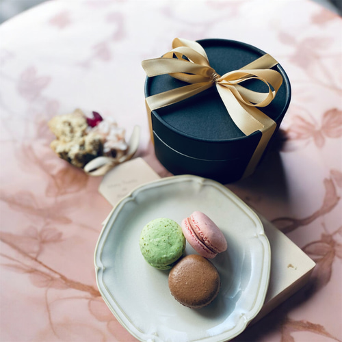 マカロンギフトBOX(6個) スイーツ・お菓子・パン Kozue-Sweets