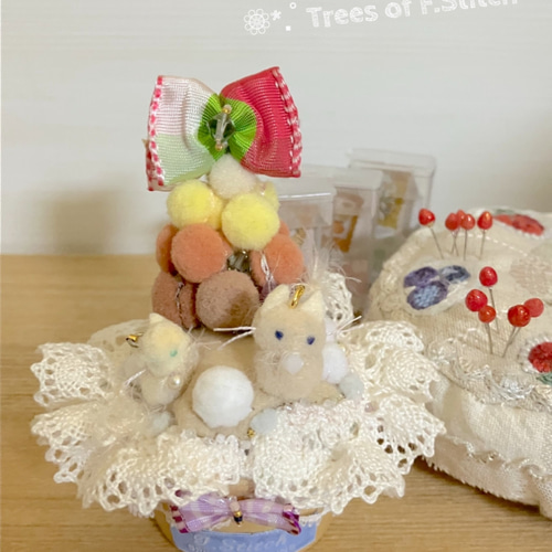 IKEHIKO マカロン型ミニクッション ピンク (ストロベリー) IKEHIKO マカロン型ミニクッション ピンク (ストロベリー