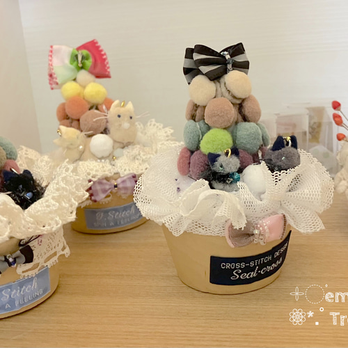 Sale✩送料無料✩マカロンタワーと親子ねこのいちごケーキ ピン