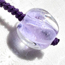 キレイな薄紫のガラス玉根付 1枚目の画像