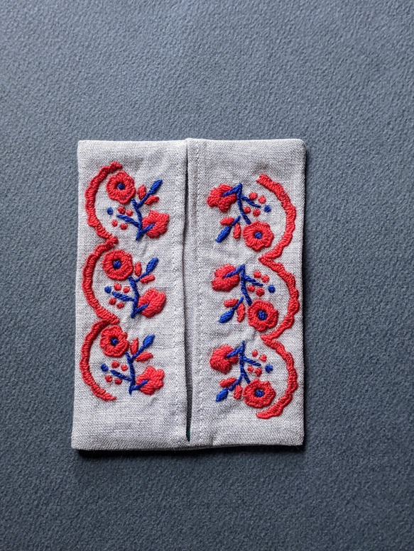 ハンガリー　パローツ地方トゥラの刺繍　ポケットティッシュケースNo.3 1枚目の画像