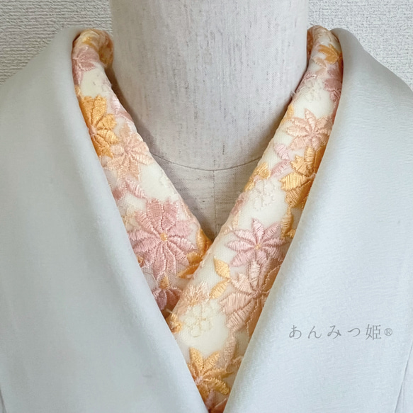 洗える刺繍半衿  つやつやパステル小花 1枚目の画像