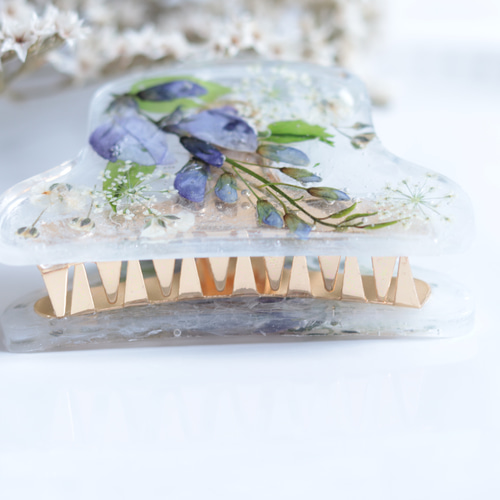 ブルーの押花いっぱいのバンスクリップ ばらす 