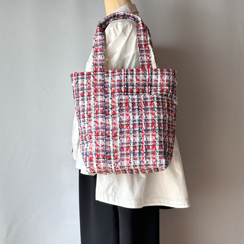 定番色から飛び出す ファンシーツイード トートバッグ ぶどう色 軽くて