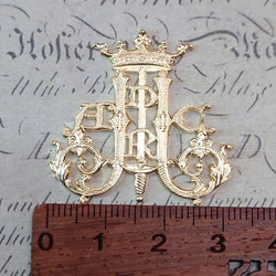 BEHOLD− モノグラム 1個 ジャンヌ・ダルクの紋章 真鍮製 王冠 剣 フランス製 キリンス処理済 スタンピング 4枚目の画像
