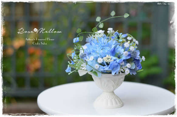【Creema限定】母の日ギフト・ブルーの紫陽花とガーベラのブルー×ホワイトの涼やかなブリキアレンジ 1枚目の画像